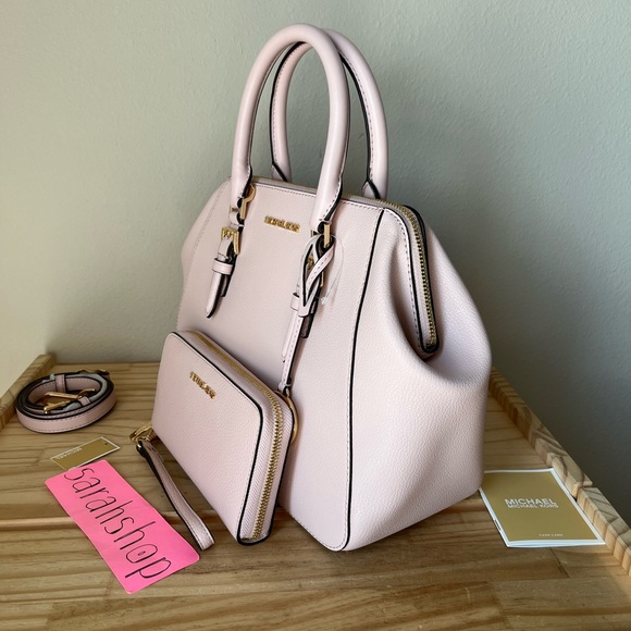 🌼Michael Kors Set - Picture 3 of 16